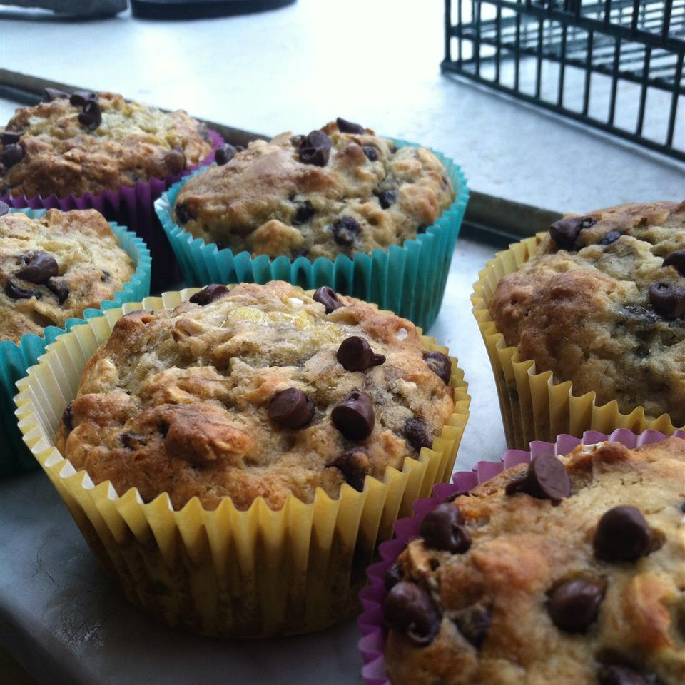 Healthy Banana Chocolate Chip Oat Muffins