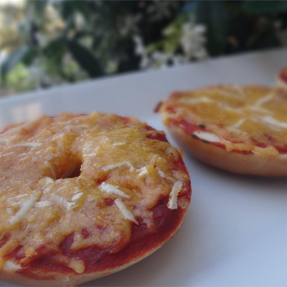 Easy Mini Bagel Pizzas