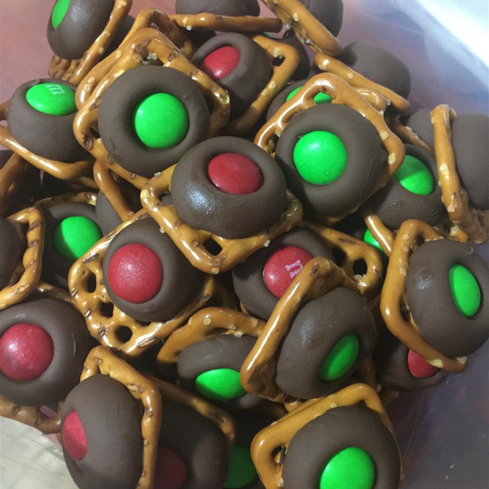Chocolate Pretzel Treats