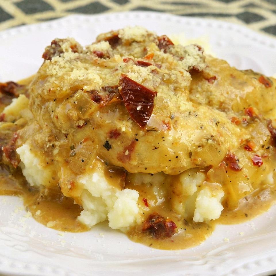 Easy Creamy Chicken in a Sun-Dried Tomato Wine Sauce