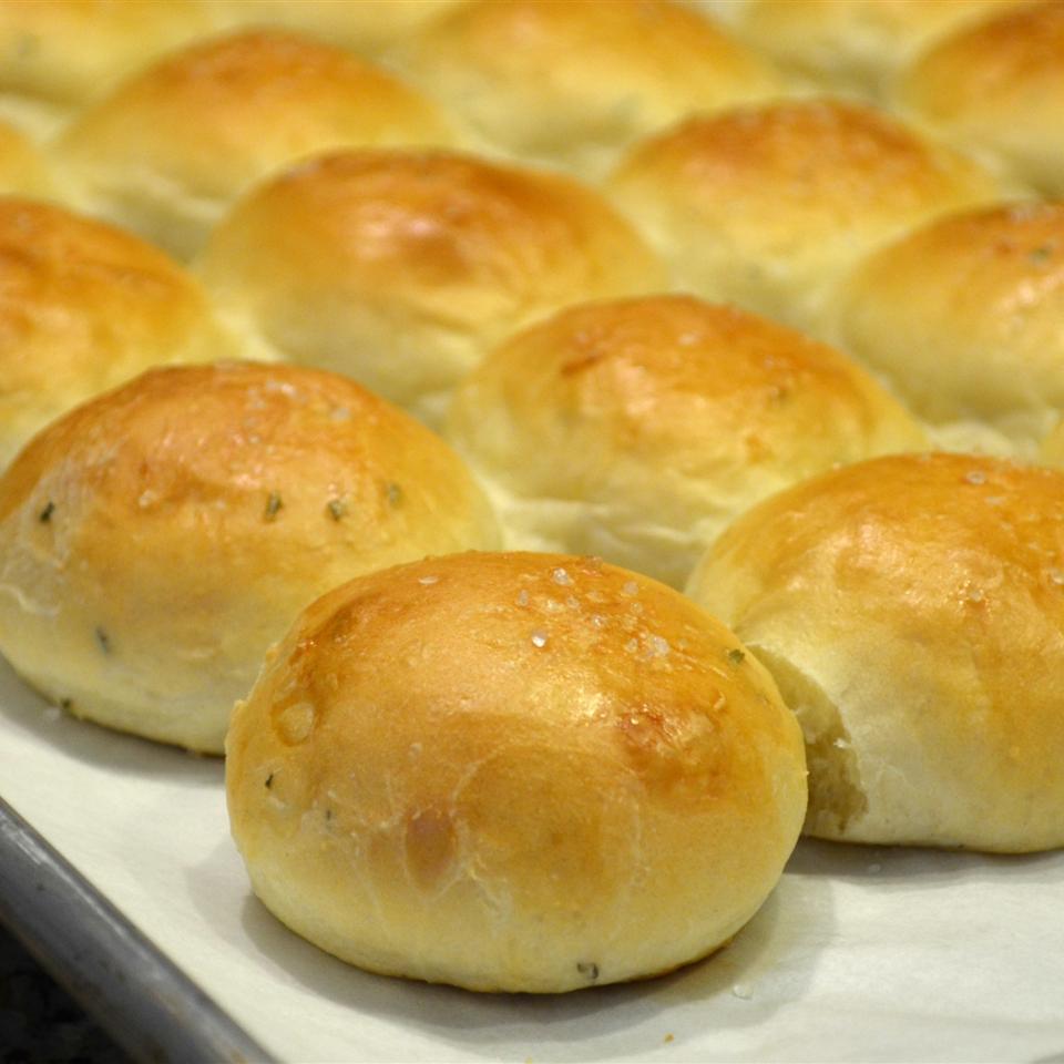 Rosemary Pull-Apart Dinner Rolls