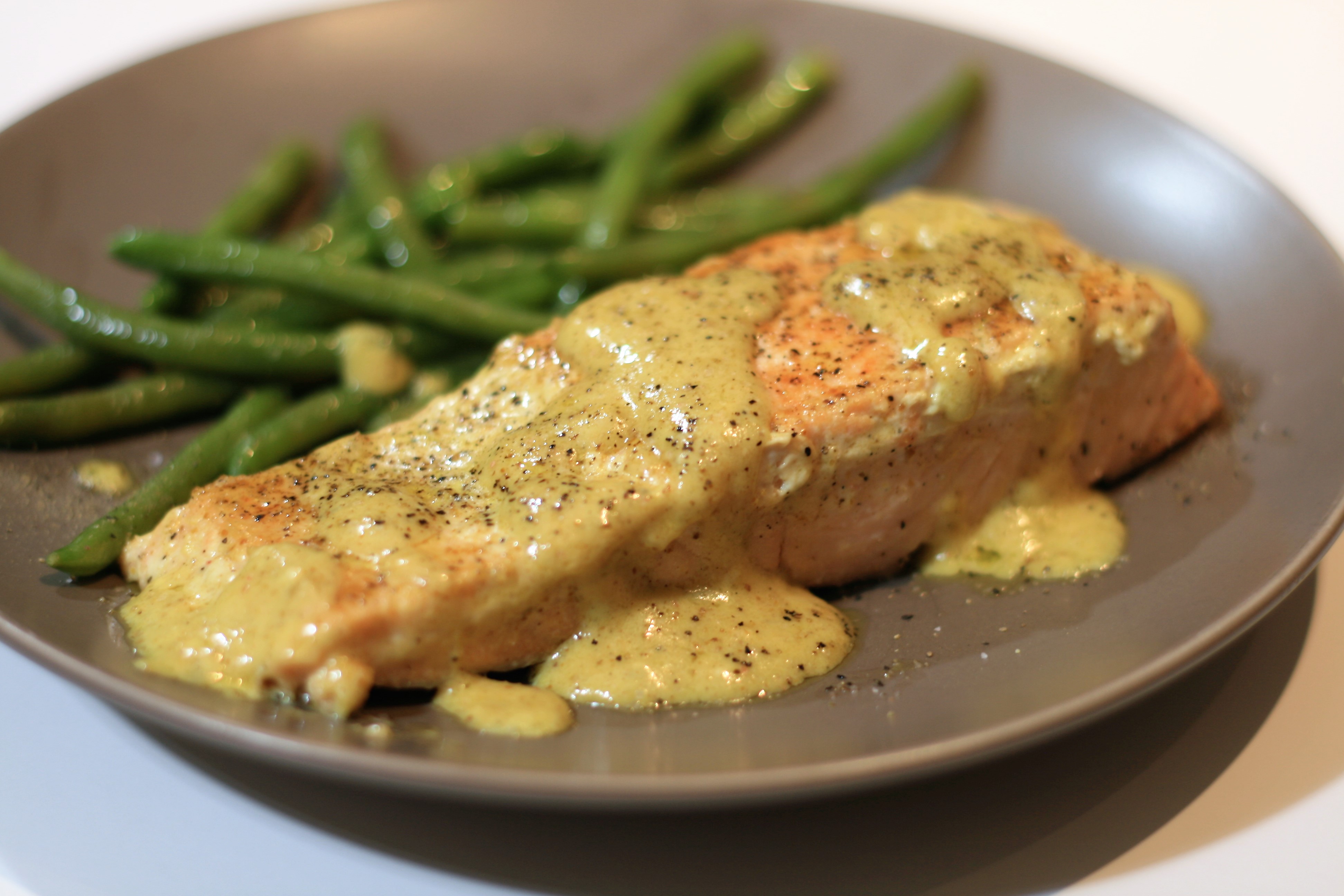 Pan-Fried Salmon in Curry Cream Sauce