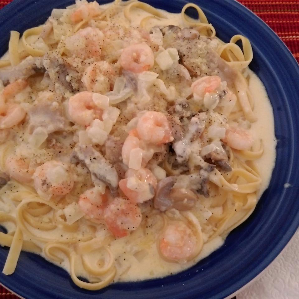 Mushroom Shrimp Alfredo Pasta
