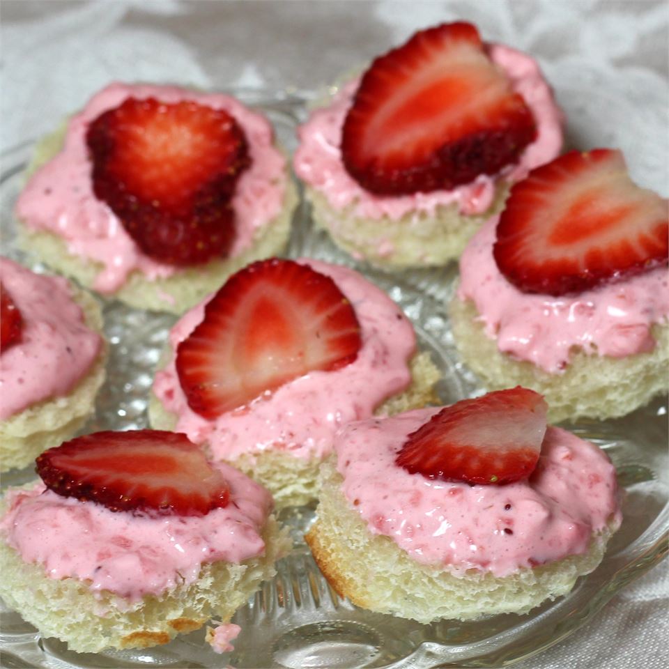 Creamy Strawberry Sandwiches