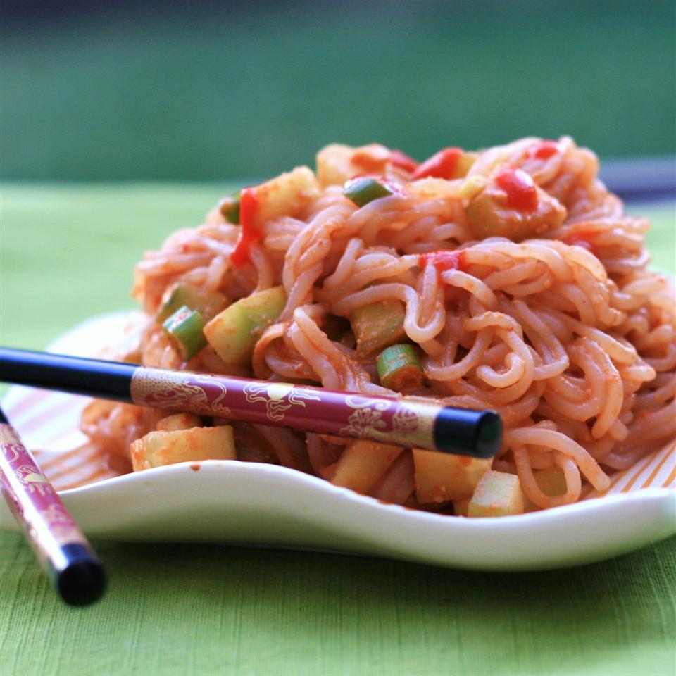 Low-Calorie Spicy Peanut Noodles